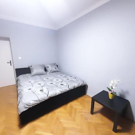 Apartmán Mieszkanie Na Doby Plac Hallera Varšava Exteriér fotografie