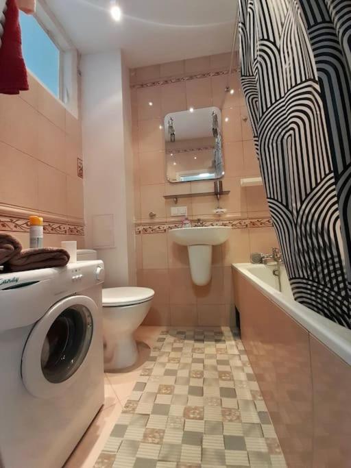 Apartmán Mieszkanie Na Doby Plac Hallera Varšava Exteriér fotografie