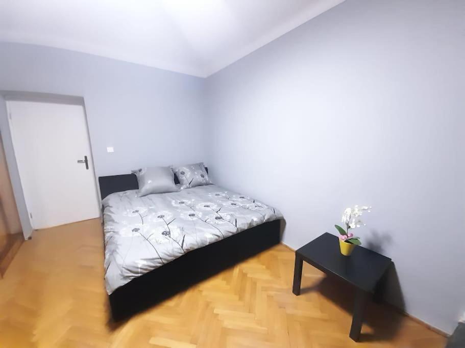 Apartmán Mieszkanie Na Doby Plac Hallera Varšava Exteriér fotografie